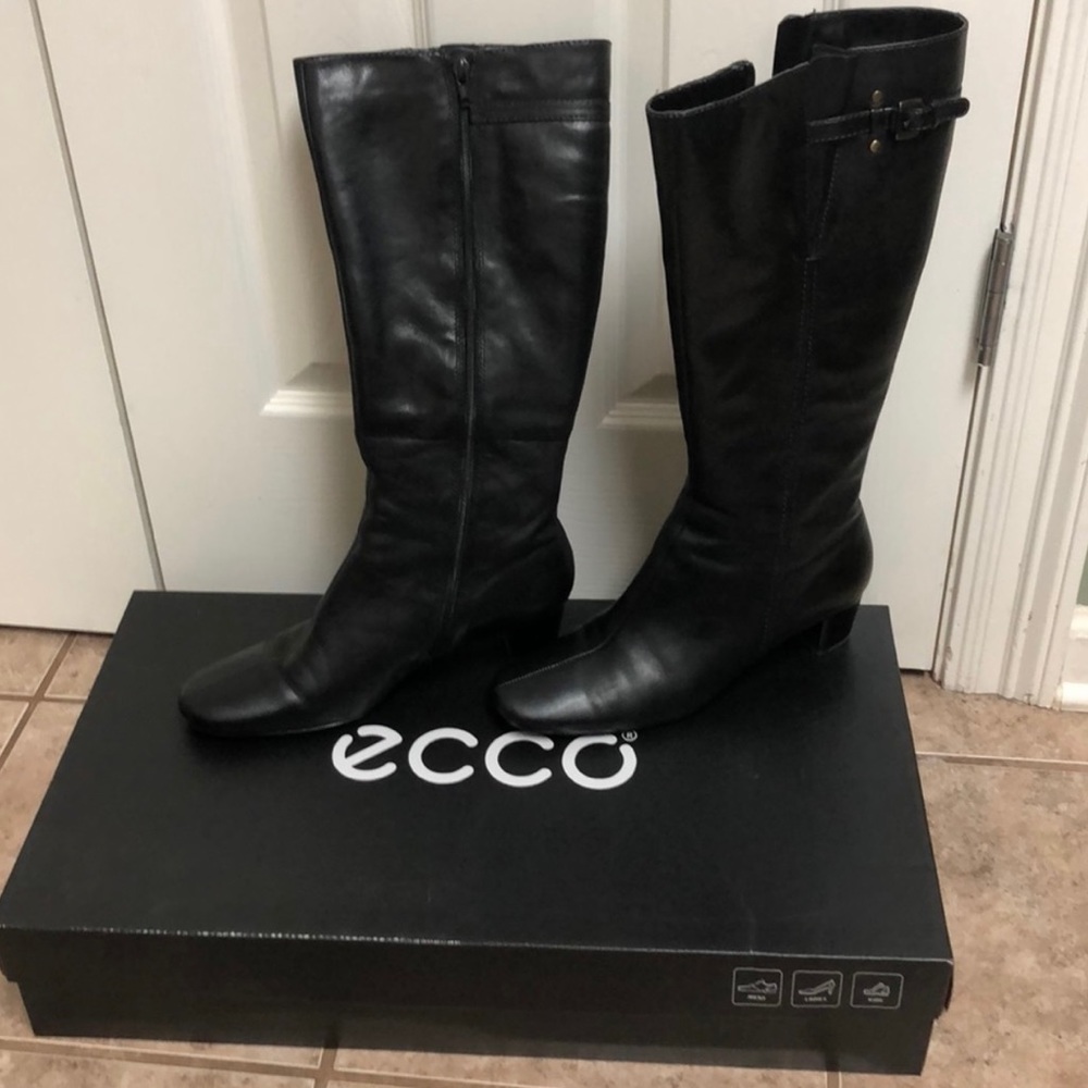 Ecco black boot. Size 40 - size 9 - 9.5 Great condition